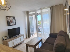 TV - Seaview Friendly Holiday Home 5 (Playa del Inglés)