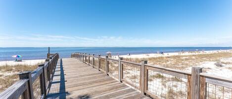 Plage à proximité, chaises longues