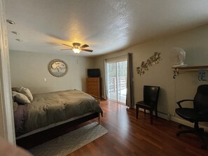 5 bedrooms, desk, iron/ironing board, free WiFi