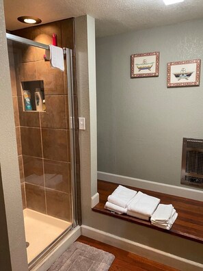Combined shower/bathtub, hair dryer, towels, soap