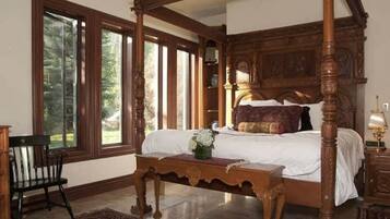 7 bedrooms, desk, iron/ironing board, WiFi
