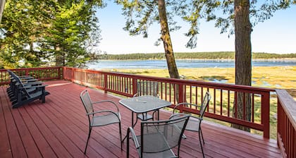 Waterfront Marrrowstone Island Retreat, Beach Access, Stunning Views