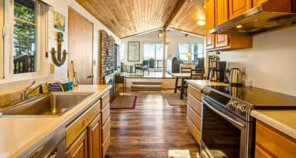 Waterfront Marrrowstone Island Retreat, Beach Access, Stunning Views