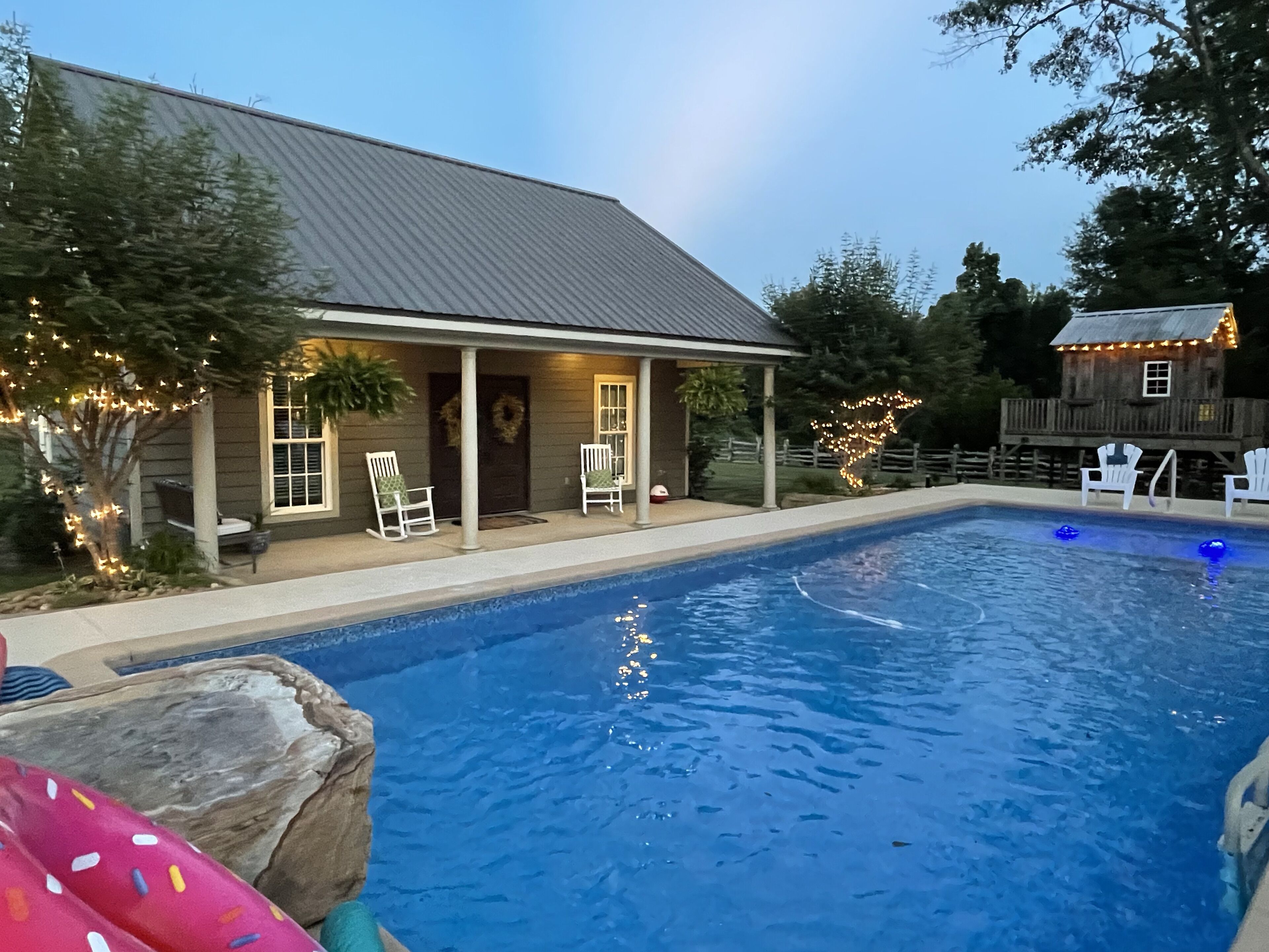 Resort-Style: Awarded Top 1% Best!   Troy 15  Minutes