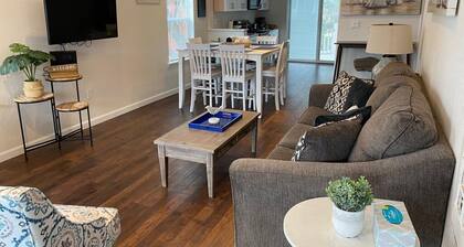 The Pink House- just Minutes walk from the Beach!