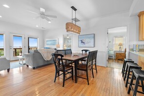 Interior - "After Dune Delight" oceanfront, 7 bedroom 3 bathrooms (Holden Beach)