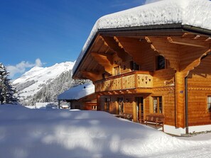 Exterior - Stunning private villa for 10 guests with WIFI, TV, terrace and panoramic view (Les Diablerets)