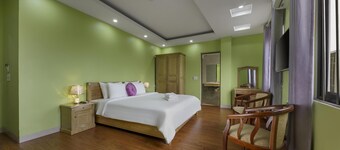 Golden Lotus Airport Hotel 