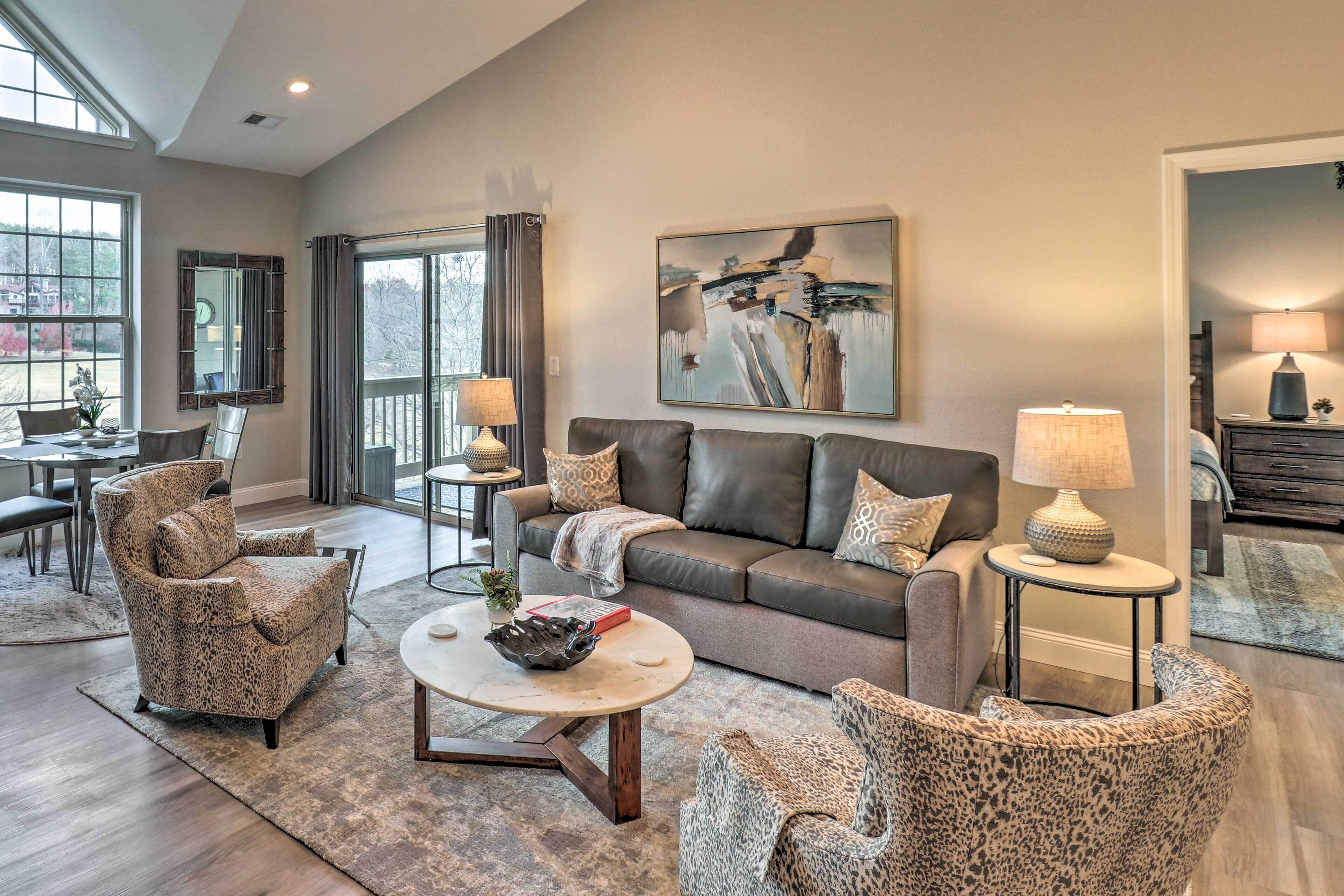 TV, fireplace, DVD player, books