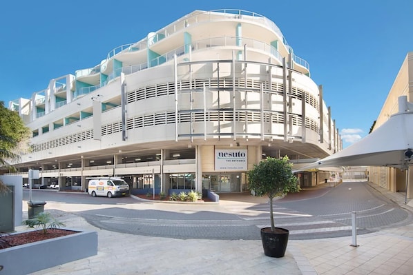 Exterior - The Entrance (The Entrance)