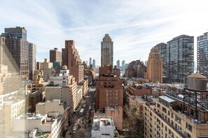 Exterior - Airy Midtown East 2BR w/ Doorman, W/D, nr. Central Park, by Blueground (New York)