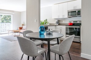 Réfrigérateur, micro-ondes, four, lave-vaisselle