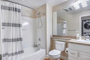 Hair dryer, towels - Sleek Santa Clara 2BR w/ Parking, W/D, walk to Caltrain, by Blueground (Santa Clara)