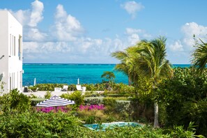 Property grounds - Villa DelEvan 4C / 1-bedroom villa on the Grace Bay Beach, (Providenciales)