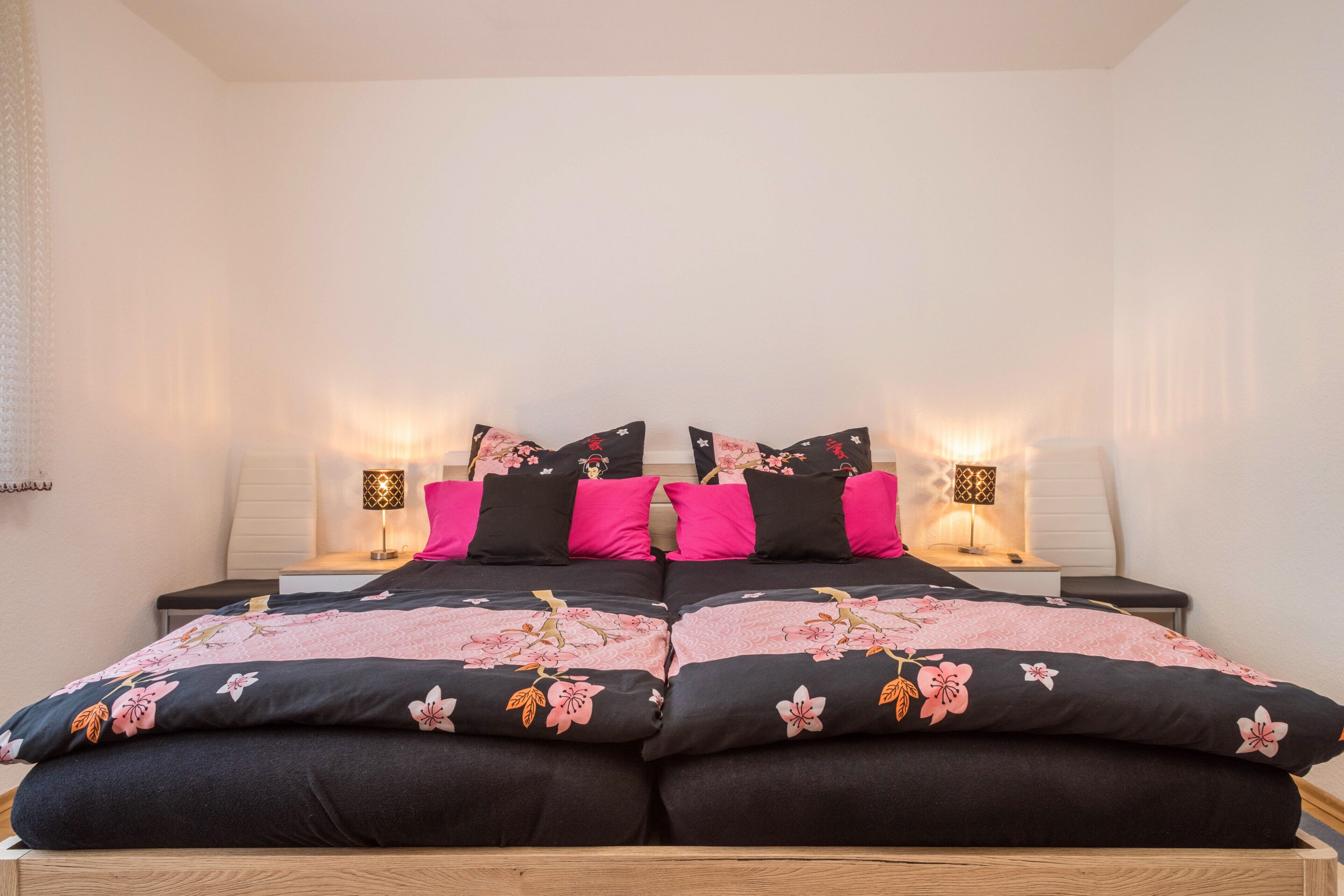 1 室のベッドルーム、WiFi (無料)、ベッドシーツ