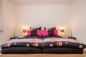 1 bedroom, free WiFi, bed sheets