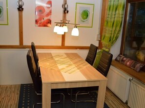Dining - Cozy Vacation Apartment "Waldraff" with Terrace, Wi-Fi & Playground (Ostrach)