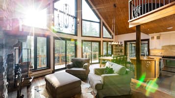 Télévision, cheminée, baby-foot