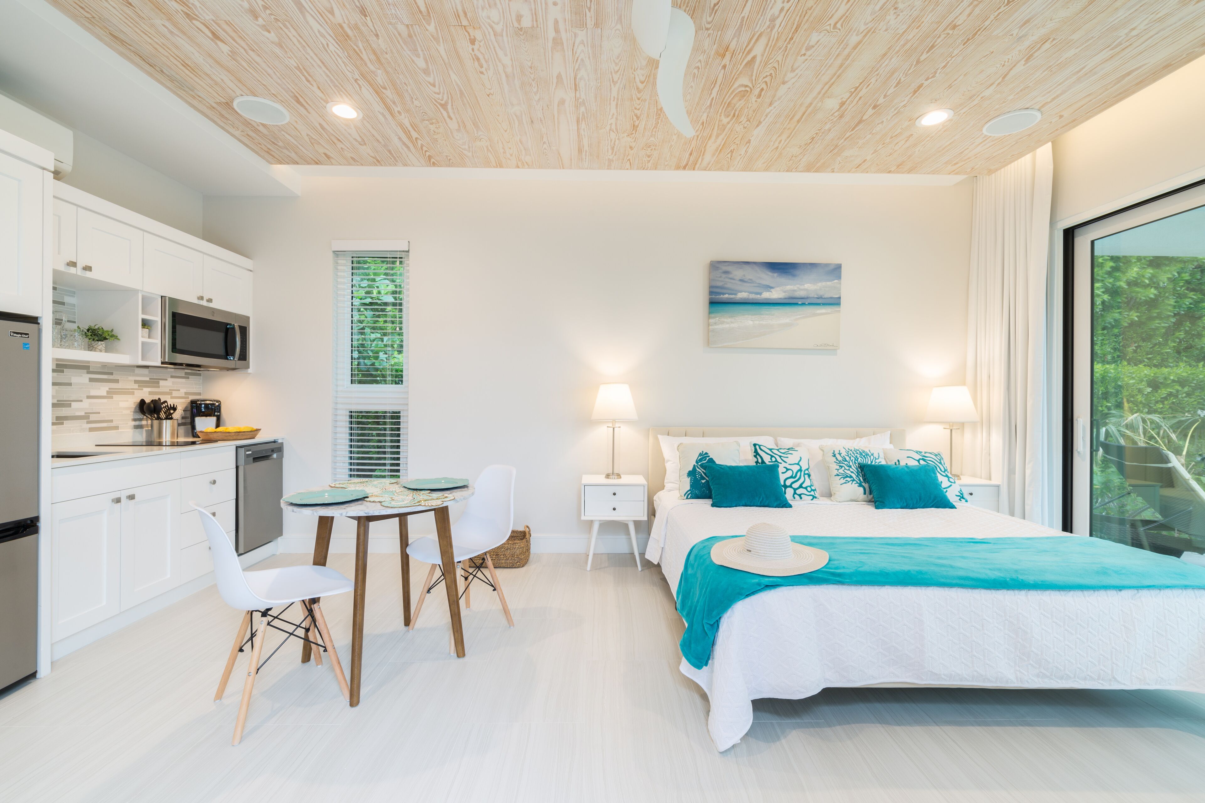 1 slaapkamer, een kluis op de kamer, een strijkplank/strijkijzer