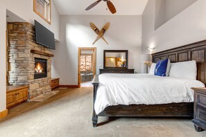 5 bedrooms, desk, iron/ironing board, free Internet