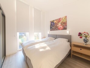 2 bedrooms, travel cot, free WiFi, bed sheets - Nice apartment in villa for 4 guests with WIFI, TV, terrace and panoramic view (Wemeldinge)