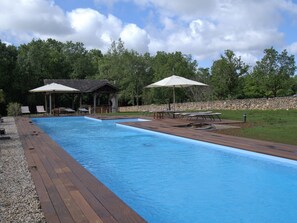 Outdoor pool, a heated pool - Domaine de Fangal 4* - air-conditioned pigeon house for 2/3 p - heated 25m pool (Septfonds)