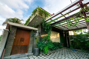 Front of property - Angan Angan Villas (Canggu)