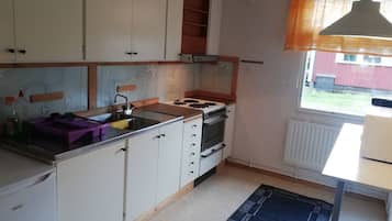 小屋, 2 張單人床, 私人浴室, 花園景 | 私人廚房 | 高腳椅