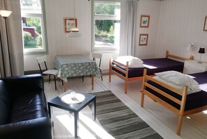 Cabin, 2 Single Beds, Private Bathroom, Garden View - Stigmansgården (Karlsborg)