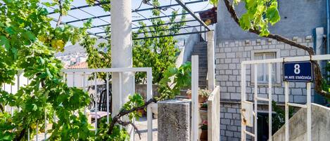 Studio (Studio Apartment with City View) | Exterior