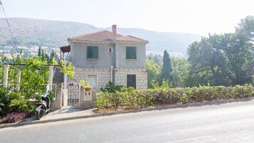 Studio (Studio Apartment with City View) | Aerial view