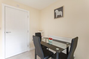 Dining - Wifi*Smart*Ensuit*Parking*Gated* (Worksop)
