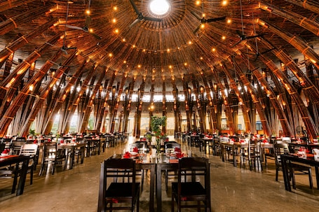 Restaurant. Hoi An Memories Resort & Spa