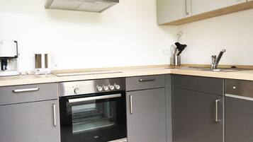 Kühlschrank, Mikrowelle, Ofen, Geschirrspüler