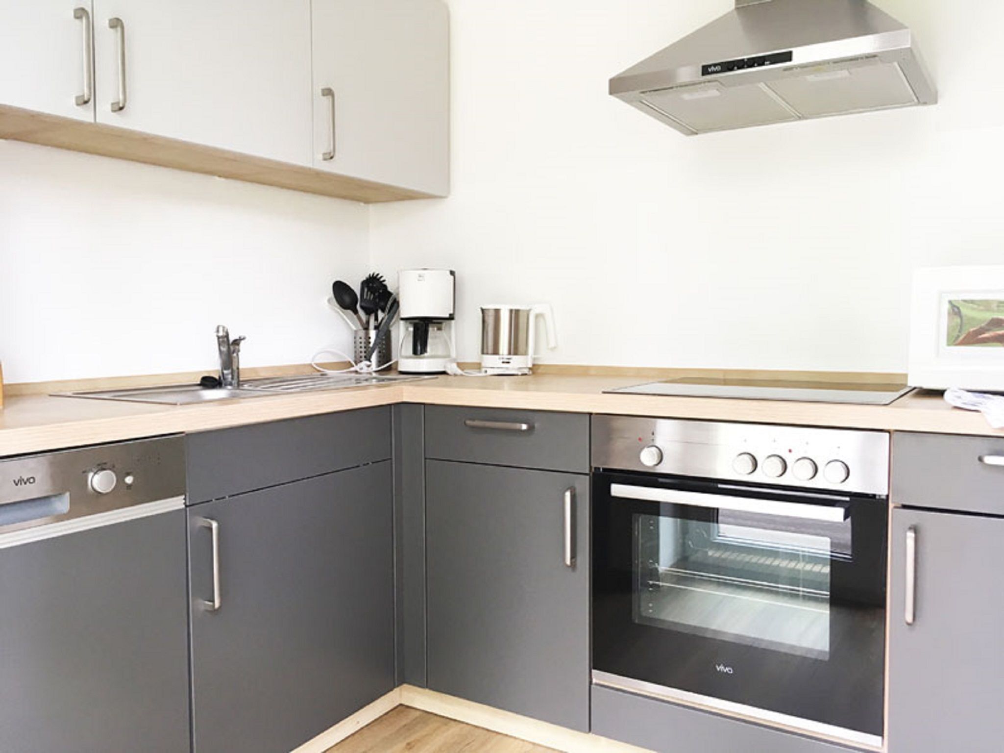 Kühlschrank, Mikrowelle, Ofen, Geschirrspüler