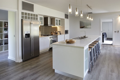 Midtsommer - family friendly modern holiday house