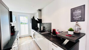 Kühlschrank, Mikrowelle, Ofen, Geschirrspüler