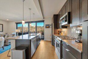 雪櫃、微波爐、焗爐、爐具