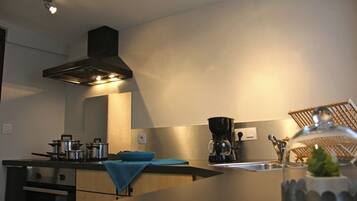 KylskÄp, mikrovÄgsugn, ugn och spishÀll