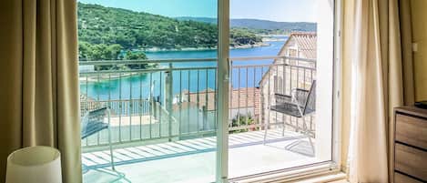 5 bedrooms, iron/ironing board, travel cot, free WiFi