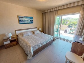 5 bedrooms, iron/ironing board, free WiFi, bed sheets