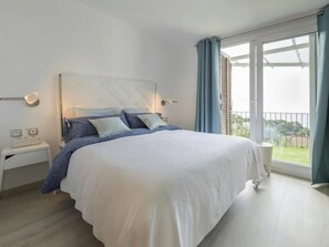 2 bedrooms, iron/ironing board, Internet