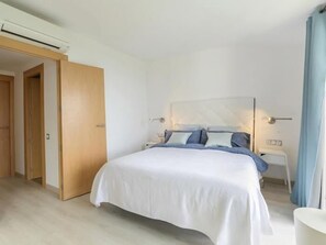 2 bedrooms, iron/ironing board, Internet