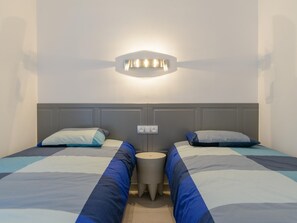 2 bedrooms, iron/ironing board, Internet
