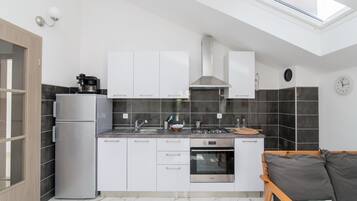 Apartment (One Bedroom Apartment with Garden Vie) | Private kitchen | Fridge, stovetop, coffee/tea maker, electric kettle