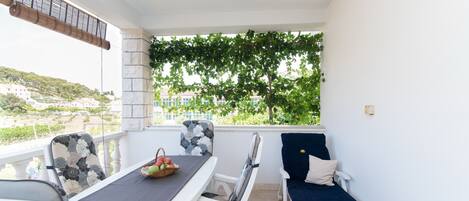 Apartment (Comfort Two Bedroom Apartment with Te) | Terrace/patio