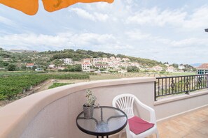 Apartamento (One Bedroom Apartment with Garden Vie) | Terraço/pátio