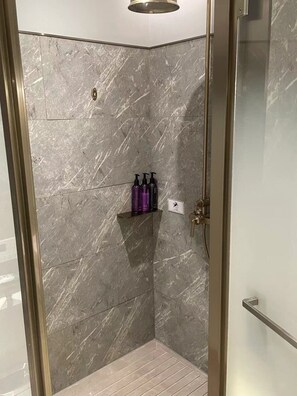 Shower, hair dryer, slippers - Mercure Anyang Downtown (Anyang)