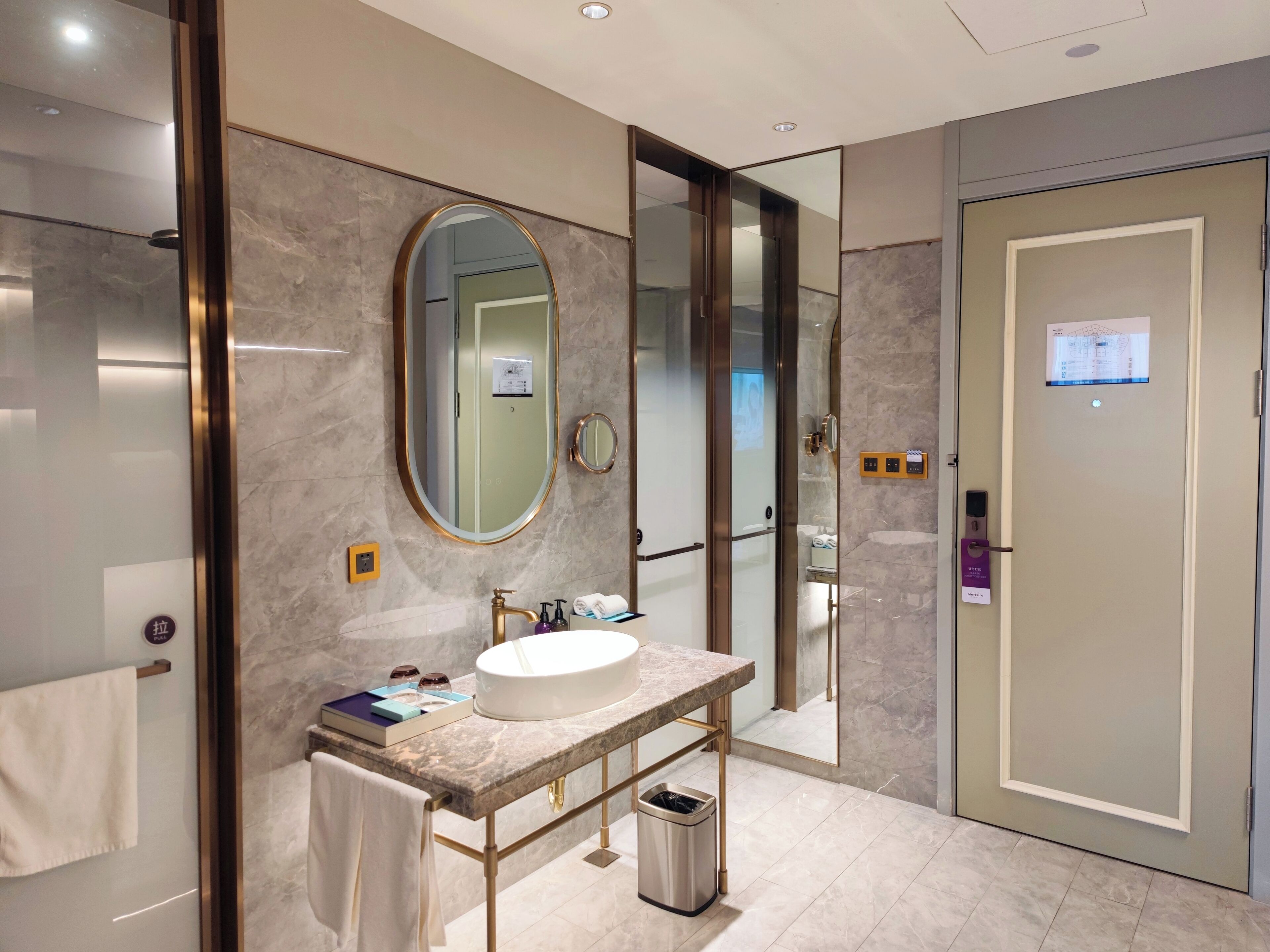 Deluxe Room, 2 Twin Beds | Bathroom | Shower, hair dryer, slippers