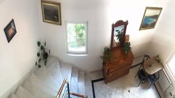 Studio (Studio Apartment) | Wohnbereich | Fernseher